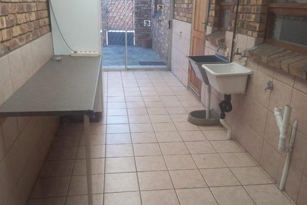 3 Bedroom, 2 full bathroom, close to Middelburg Highschool.

This is a lock up and go home.

To view this rental property please ...