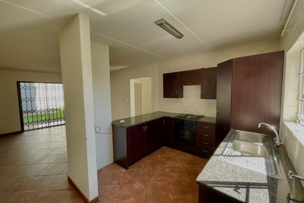 This ground-floor apartment offers a practical layout with 2 bedrooms and 2 bathrooms. The kitchen is open-plan, leading into a lounge ...