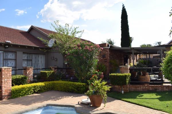 Stand size: 1107 m&#178;  

This well presented family home is situated in the suburb of Model Park, close to shopping centres ...