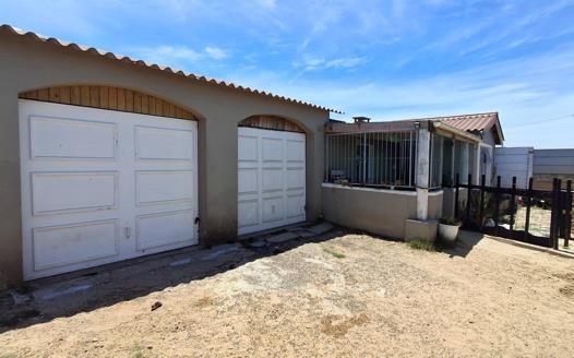 2 Bedroom House for sale in Steenberg