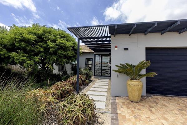 This beautiful modern family home is situated in Langebaan&#39;s Pristine Golf Estate ...