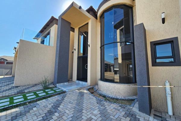 Situated in the sought-after Woodhill Estate, this well-maintained home offers a prime location in Polokwane&#39;s prestigious Bendor ...