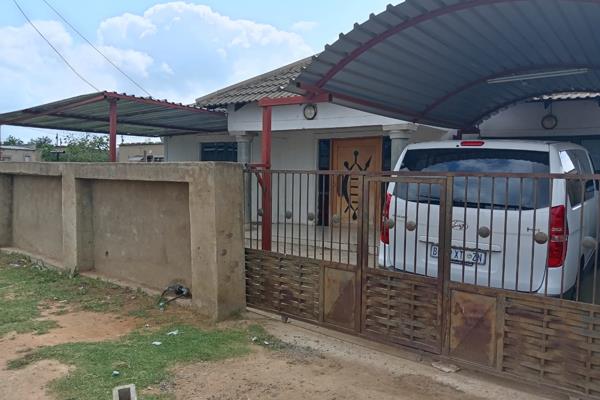 Starter pack for new investors in Vryheid next to Bhanya School. This house features 3 bedrooms, a lounge, dining area, a kitchen, and ...