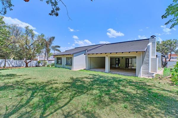 Set in the heart of the prestigious, secure, Kyalami Estates is this single story family home.
 
With 4 bedrooms, 3 bathrooms as well ...