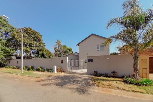 Welcome to your new home in the charming suburb of Weltevreden Park, Roodepoort. This spacious 4-bedroom house is the perfect place for ...