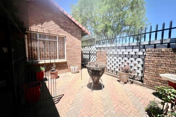 Charming and secure 2 Bedroom townhouse in the heart of Bronkhorstspruit, perfect for those seeking a low-maintenance, lock-up-and-go ...