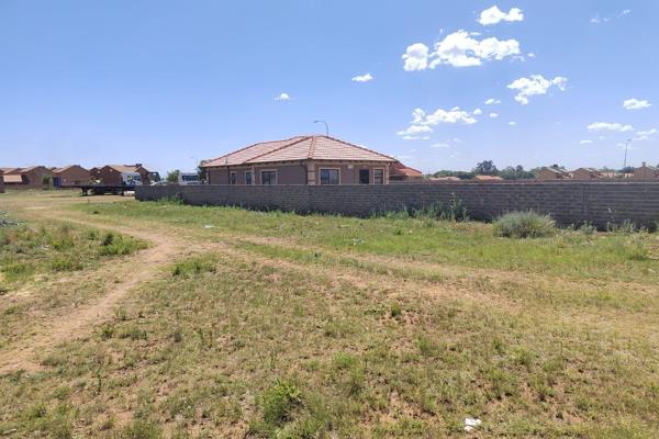 This 619sqm vacant stand in Riversdale, Meyerton, offers a prime opportunity to build your dream home in the financially stable Midvaal ...