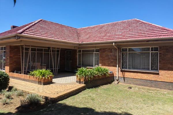 This massive property offers three bedrooms main with walki in dresser and ensuite, open pan lounge , dinning and kitchen and second ...