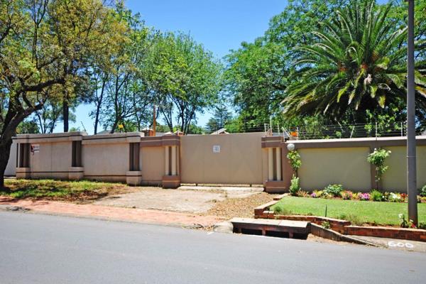 Prime location, situated in Vanderbijlpark SW5 Proper.
Pan handle vacant land ensuring excellent privacy and security.

Contact me ...