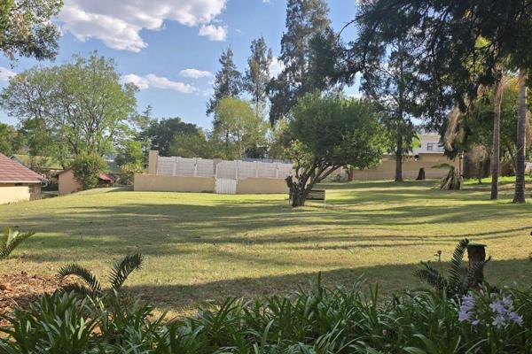 Location:
Situated on the banks of the Crocidile River between a filling station just off Hendrick Potgieter and a developed complex. ...