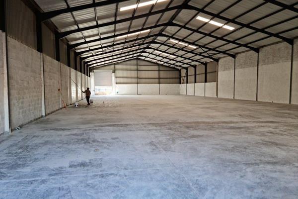 1200m2 Industrial  Warehouse TO LET | TO RENT  in Blackheath.
2 x Big Roll up ...