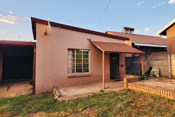 This cozy 2-bedroom cottage in Rensburg is now available for rent! It features an open-plan lounge and kitchen, perfect for easy living ...