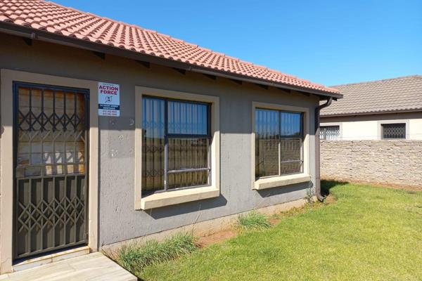 This little house, has three bedrooms and two bathrooms.  The one bathroom has a shower and the other a bath.
It has a modern kitchen ...