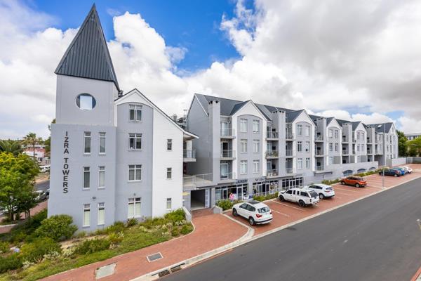 This luxurious loft apartment with 24-hour manned security, is situated in the heart of the hustle and bustle of Durbanville Central! ...