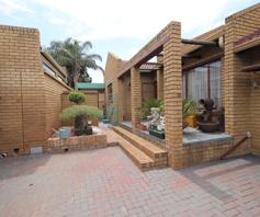 Townhouse for sale in Die Heuwel