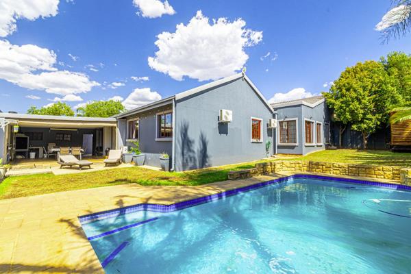 Price reduced! No agents please!  Modern 4 / 5 bedroom home located in the highly sought after Marais Steyn Park proper suburb. Our ...