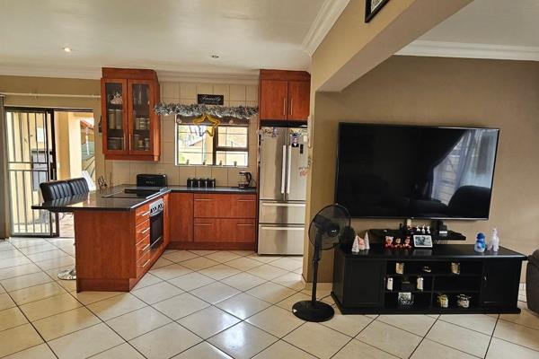 This unit features a large open plan lounge, dining room and kitchen with granite tops ...