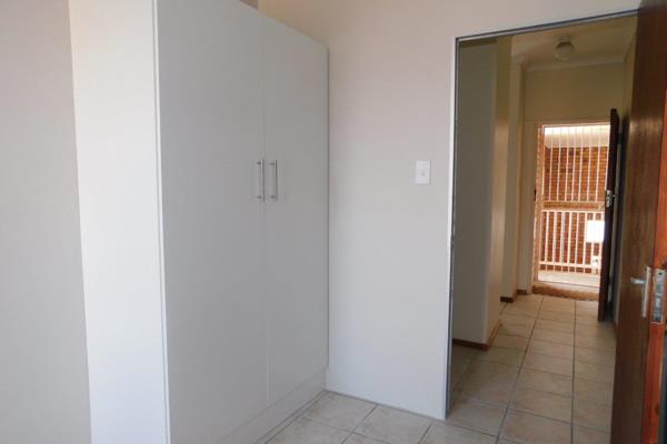 Features 
-Private Room (single bed and bar fridge included) 
-Kitchen and Bathroom ...