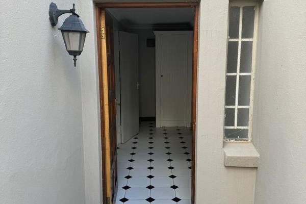 Charming 2-Bedroom Garden Cottage for Rent in Saxonwold, Johannesburg**

Discover the ...