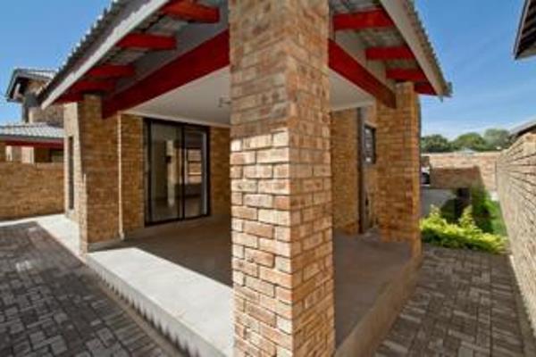 3 Bedroom nestled in the tranquil neighborhood of Ruimsig, this townhouse offers a harmonious blend of modern living and serene ...