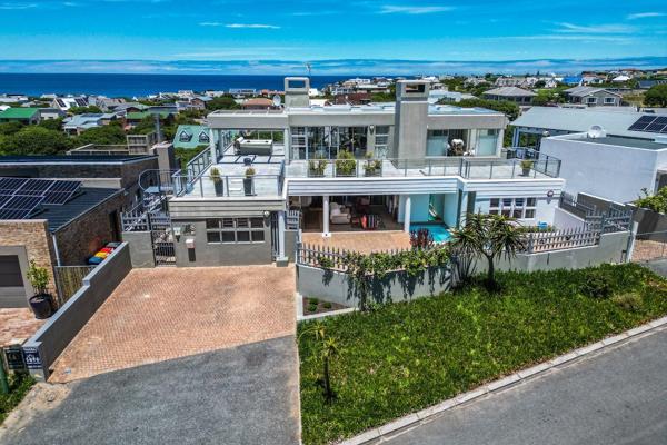 Joint mandate:
Nestled in the tranquil seaside community of Vermont, Hermanus, this ...