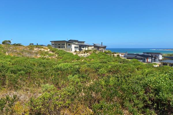 Then look no further.  This 839m2 stand offers stunning views of the Goukou River, flowing into the sea as well as the bay itself.  ...