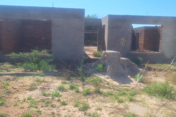 An exciting opportunity to build your dream home in the peaceful town of Mokopane. This unfinished property sits on a 705 square meter ...