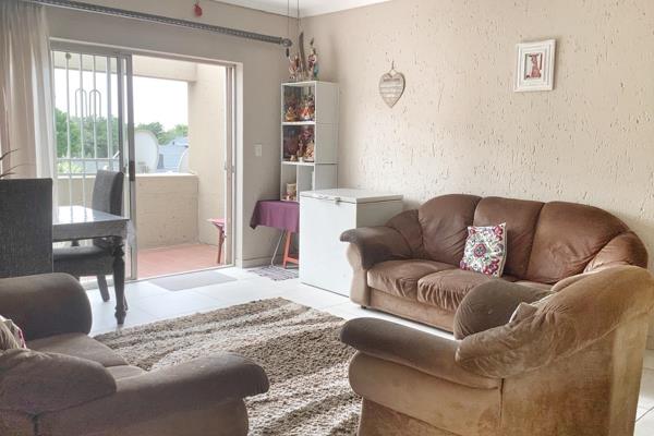 **Charming 2-Bedroom Upstairs Townhouse in Secure Alternate,  Alberton Estate**  ...