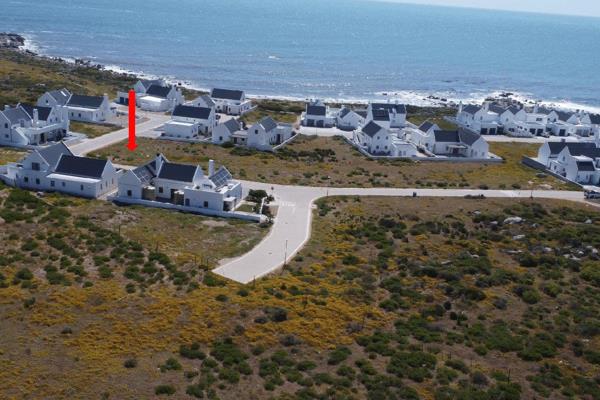 This corner plot of 590m&#178; is walking distance to  Mauritzbay or  Moerie se baai ...