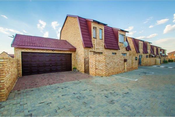 Welcome to your dream home in the heart of Willowbrook, Roodepoort!
This stunning ...