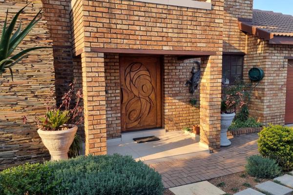 This lovely family home is situated in a very sought after area in Aerorand, close to Midwater Shopping Center and Middelburg Mall and ...