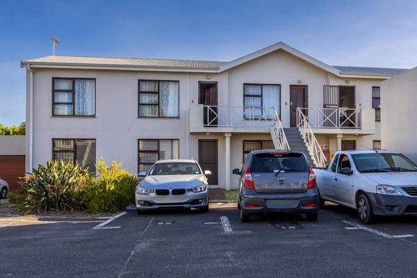 This spacious apartment is located in Vredekloof East, close to Cape Gate Shopping Mall, major Schools and with easy access to main ...