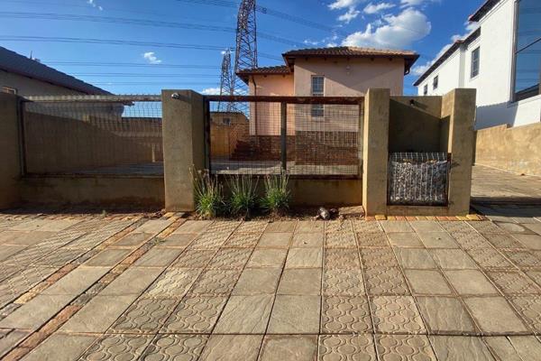 Neptunate Properties presents you ..

A beautiful home in the eye of of Kalafong heights , Atteridgeville. The area is a ...