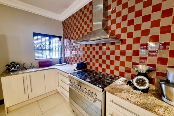 EXCLUSIVE SOLE MANDATE 

This spacious family Home is located in the heart of SW5 Proper and it&#39;s all about the location, style and ...