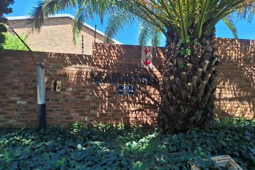 2 Bedroom Townhouse for sale in Northcliff