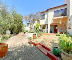 Townhouse for sale in Mondeor