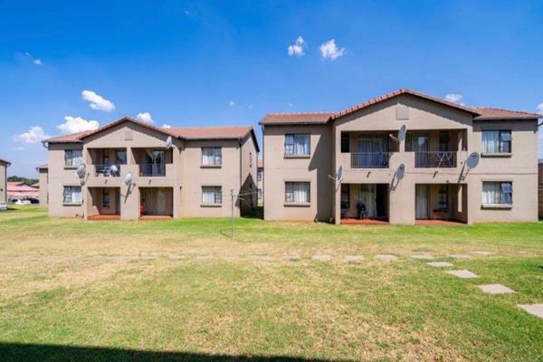 2 bedroom 1 bathroom unit in albemale Germiston
Beautiful 2 bedroom unit in secure access controlled estate two bedroom with built in ...