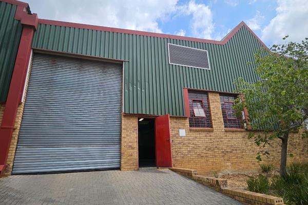 Take advantage of this exceptional 1,083m2 warehouse space, situated in the prestigious ...