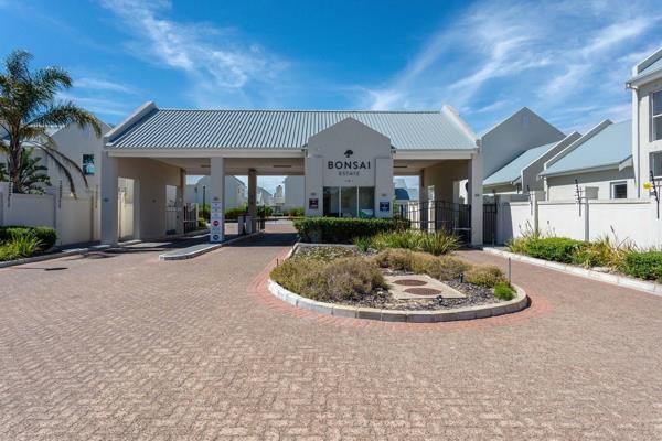 Do not miss out on this rare opportunity to own a freehold home in a manned security estate called Bonsai Estate in the peaceful Langeberg Ridge area. It is close to malls and other amenities and has easy access to main roads, schools, and hospitals The ultra-luxury home ...