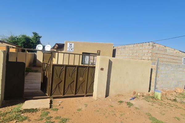 RDP House for Sale in Rondebult Ext 2, Gauteng.

Property Features:

Bedroom

Bathroom

Kitchen

Lounge

2x Outside ...