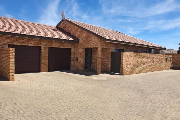 Beautiful 3 bedroom townhouse with 2 bathrooms, spacious open plan living area, open plan kitchen, braai area and double garage. ...