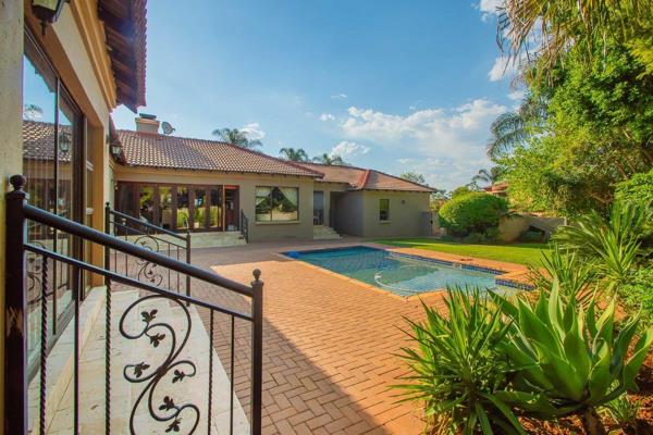 Discover your ideal single-story residence in the sought-after Ruimsig Country Estate. ...