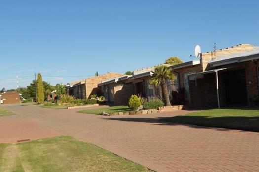 2 Bedroom Townhouse for sale in Senekal