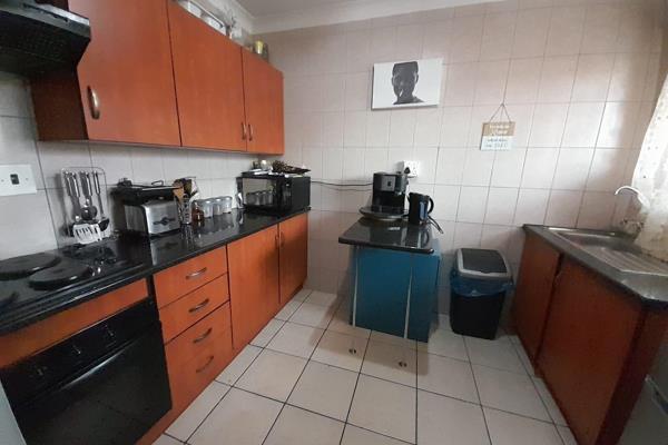 The flat features a spacious bedroom with built-in cupboards, a separate living area and a bathroom equipped with a bath, toilet ...