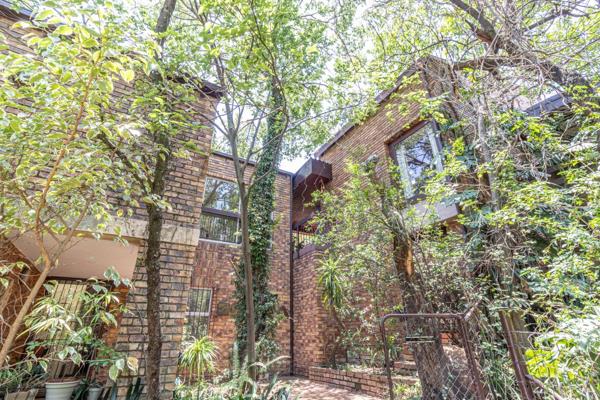 This exceptional property with breathtaking views of Sandton is located in a boomed area ...