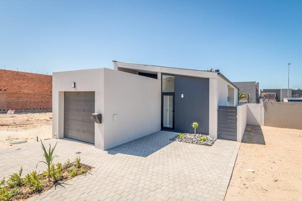 A modern 2-Bedroom Single-Storey Townhouses in Silverstone Village, Haasendal Estate. ...