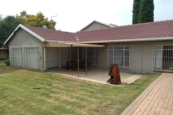 Looking to Rent a house ( No Loadshedding area ) in the boomed off area of Edenglen? ...