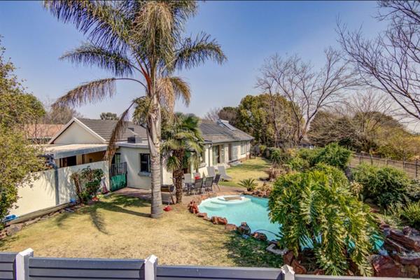 Luxurious Modern Home in Isandovale Boomed Area of Edenvale

Welcome to this stunning ...