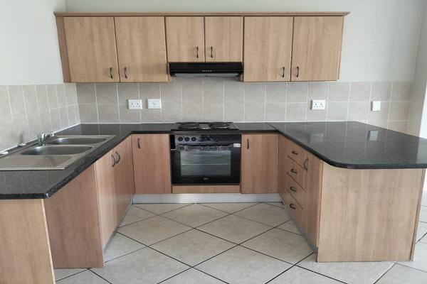 This Cozy Duplex offers the following:

Downstairs 
Lounge 
Kitchen 
Outside Braai

Upstairs 
3 Bedrooms
En - suite (Shower)
Bathroom ...