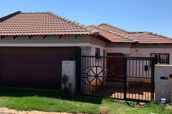 This property is located in a nice part of Vosloorus ext 9 well known as Marimba gardens within very close proximity to all necessary ...